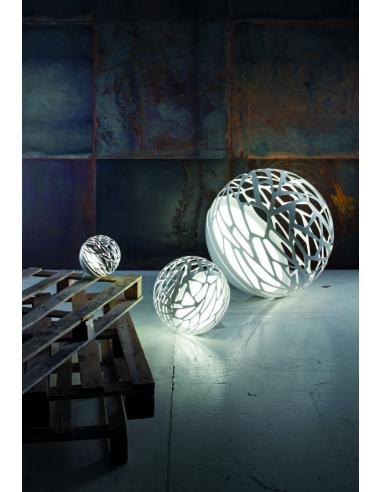 Kelly Small Sphere table